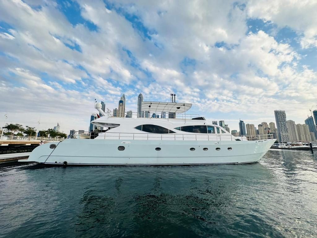 120 FT Luxury yacht Dubai Yacht